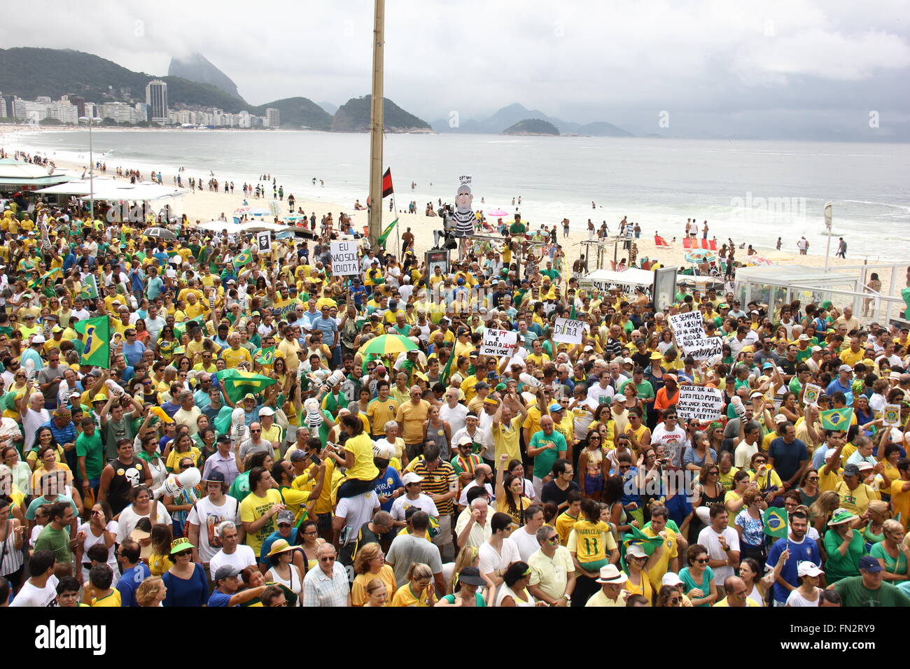 Rio de Janeiro, Brazil, 13 March 2016: Millions of Brazilians took to the streets to protest against the government of Dilma Rousseff and ask for her impeachment. In Rio de Janeiro the demonstrations took place on Copacabana Beach waterfront and drew thousands of people and sound cars. From the windows of the buildings many people also supported the motion calling for the out of Dilma Rousseff and the end of corruption in Brazil. Credit:  Luiz Souza/Alamy Live News Stock Photo