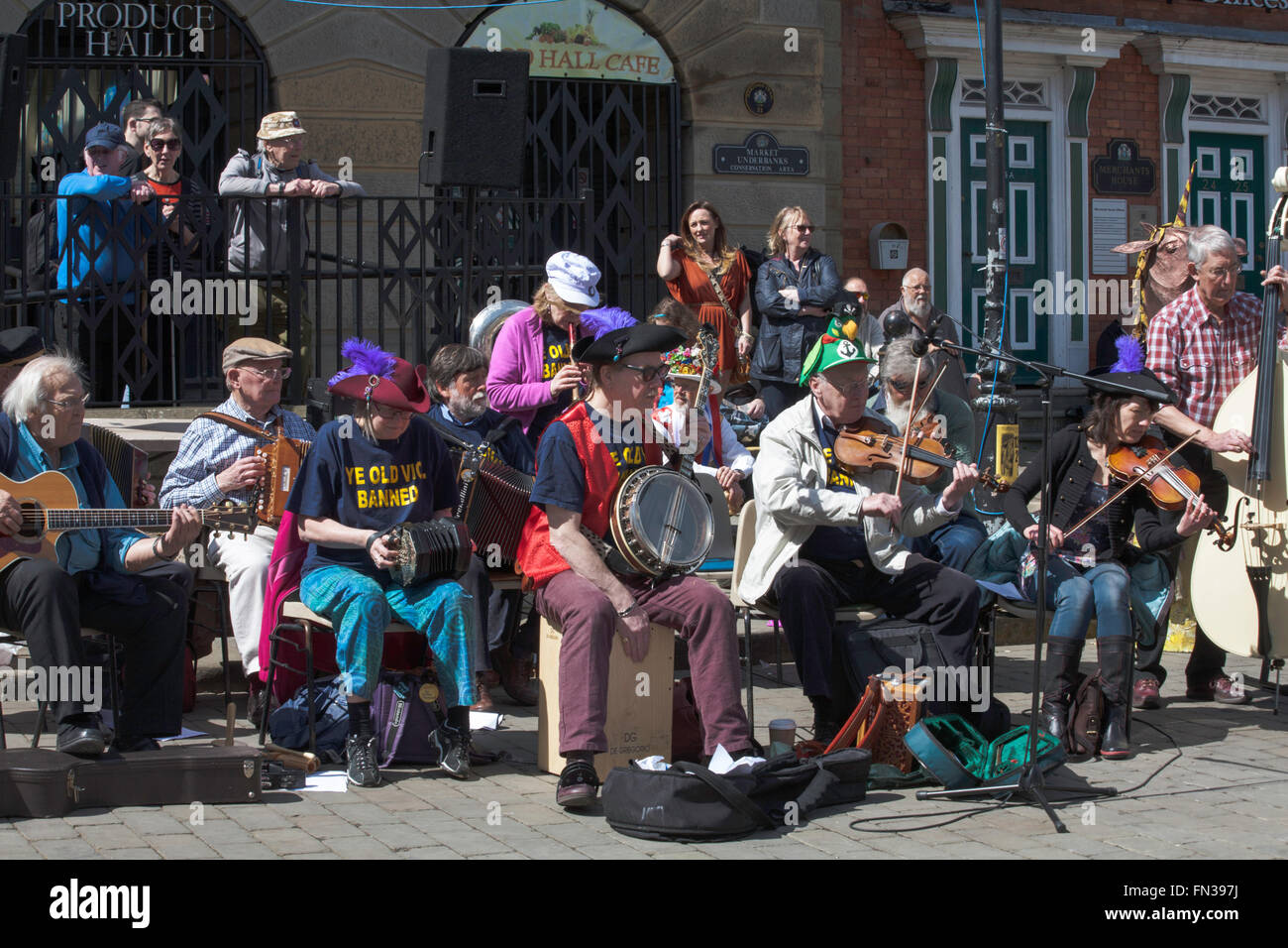 Festival folk dances hires stock photography and images Alamy
