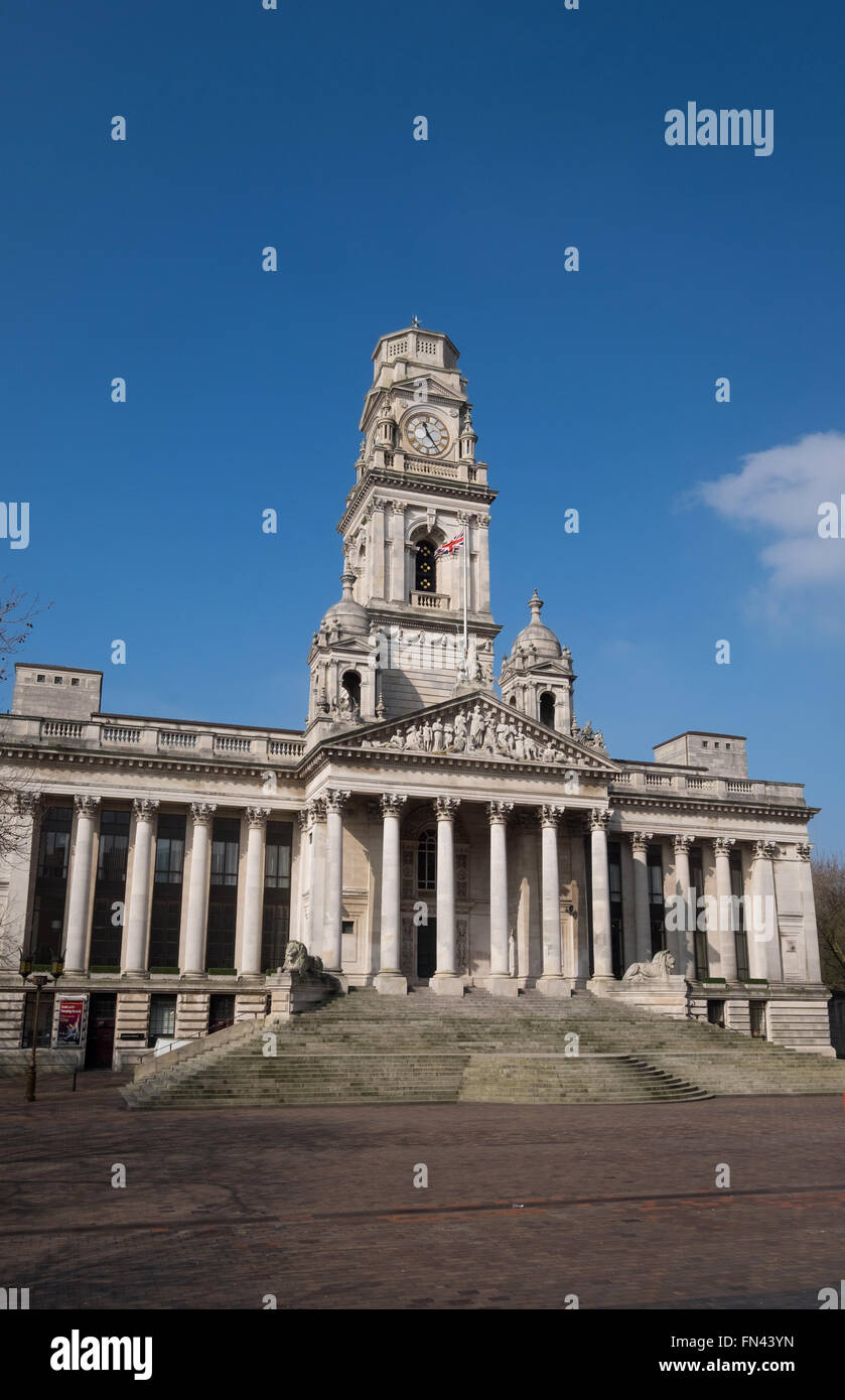 Portsmouth Guildhall in Guildhall Square Portsmouth. Portsmouth Coroner's Court is situated in the Guildhall chambers. Stock Photo