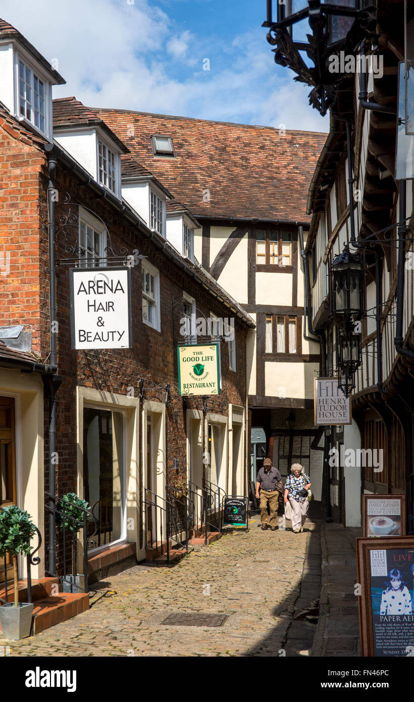 Barracks Passage, off Wyle Cop, Shrewsbury, Shropshire, England, UK. The 15th century Henry Tudor House restaurant on the right Stock Photo