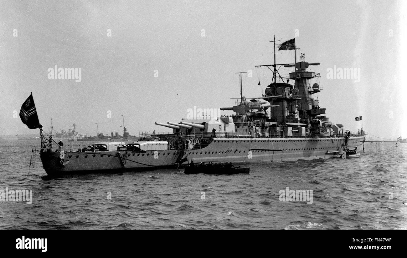 AJAXNETPHOTO. MAY 1937. SPITHEAD, ENGLAND. - POCKET BATTLESHIP - THE DEUTSCHLAND CLASS HEAVY CRUISER ADMIRAL GRAF SPEE REPRESENTED THE NAZI GERMANY KRIEGSMARINE AT THE CORONATION FLEET REVIEW OF 1937. SHE WAS SCUTTLED OFF MONTEVIDEO FOLLOWING THE BATTLE OF THE RIVER PLATE IN DECEMBER 1939. PHOTO:AJAX VINTAGE PICTURE LIBRARY  REF:AVL141602 01 Stock Photo