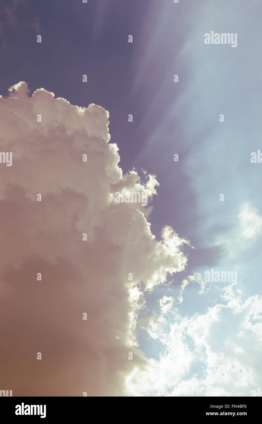 Sunlight through cloud hi-res stock photography and images - Alamy