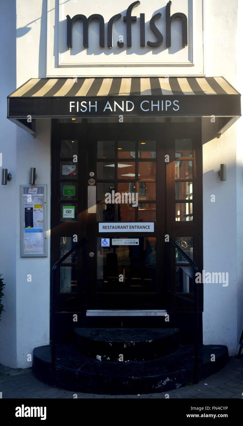 London NW6, Queen's Park, Fish and Chips, Mr Fish Stock Photo - Alamy