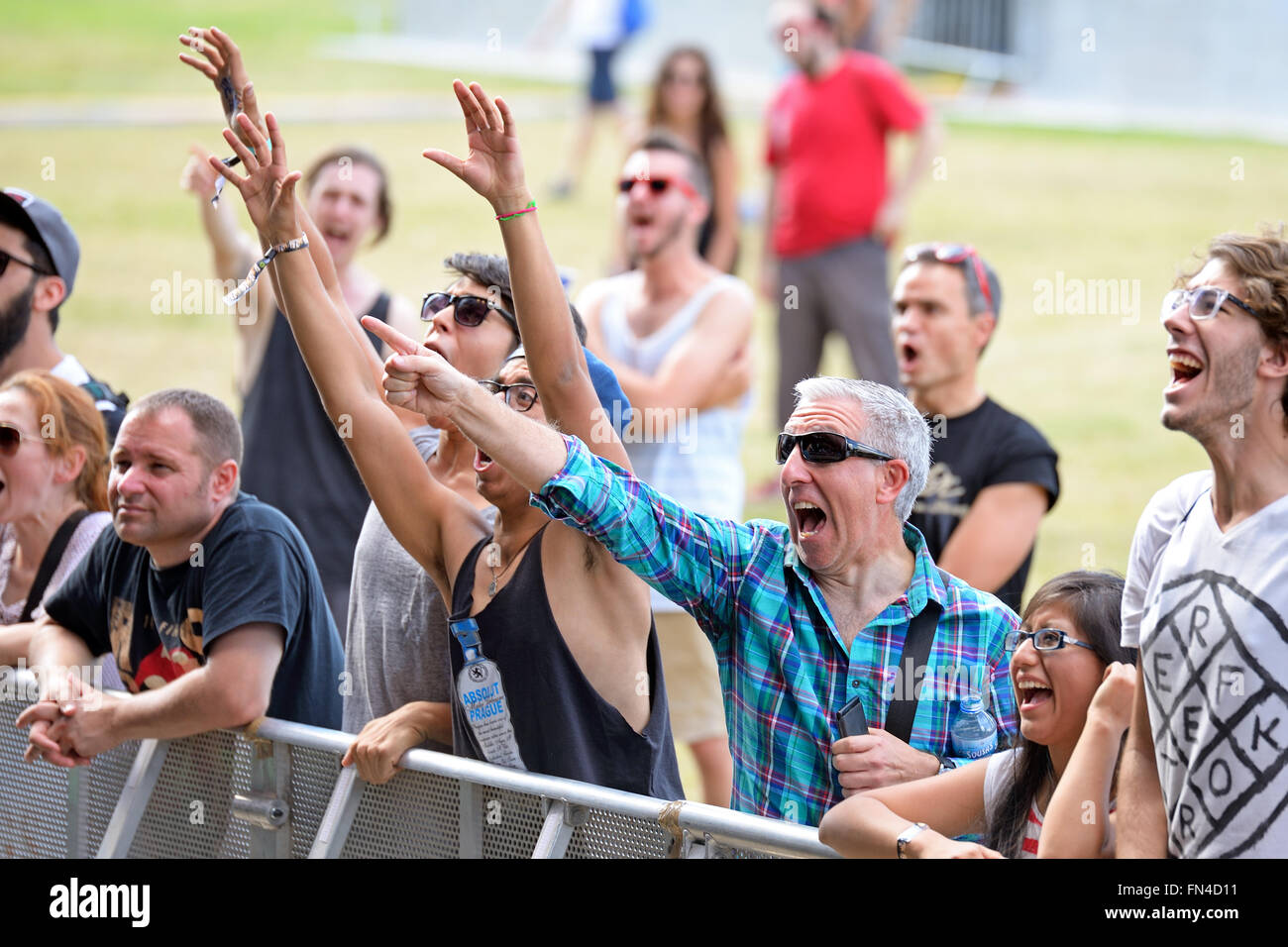 Campus crowd hi-res stock photography and images - Alamy