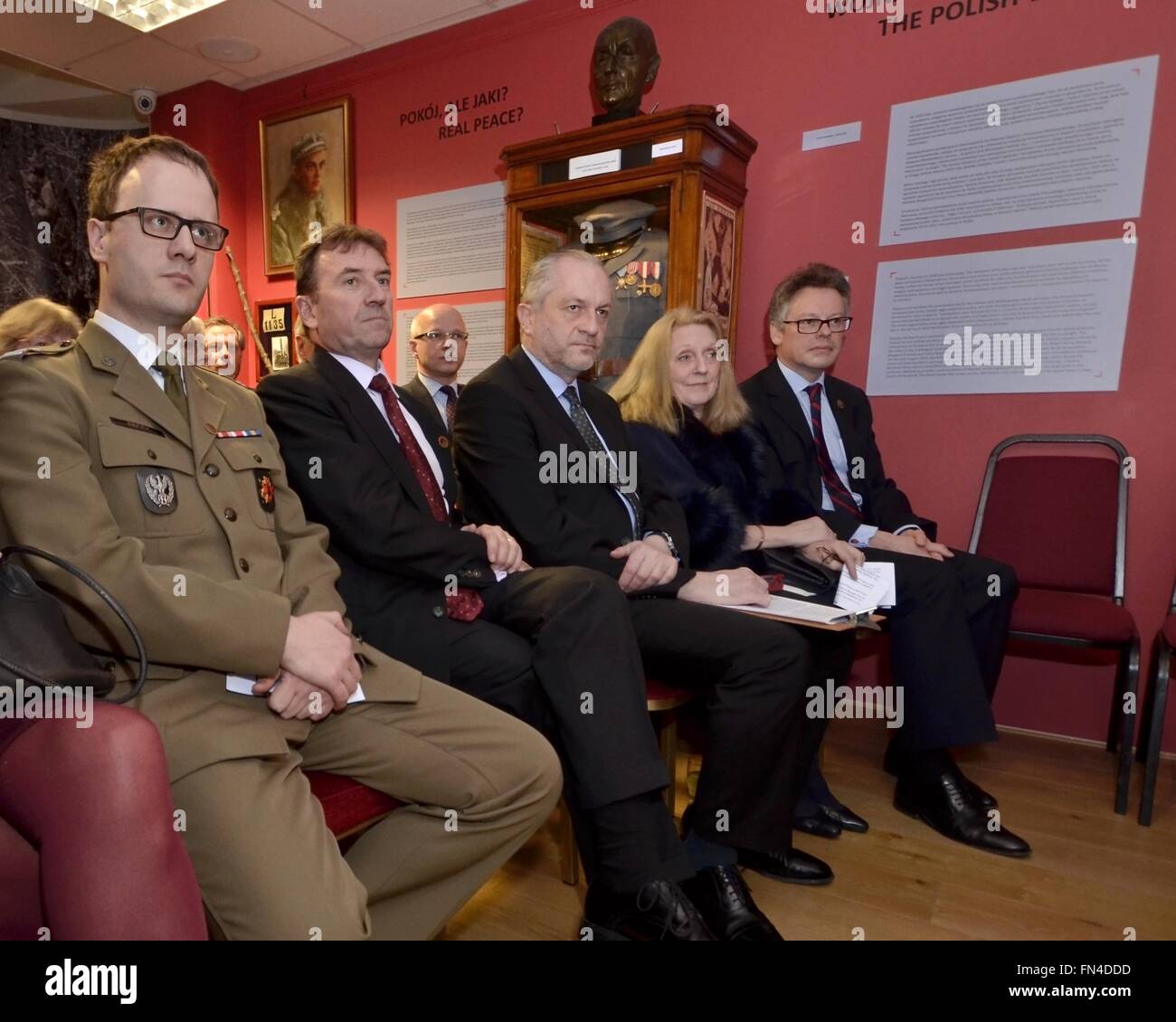 Polish codebreakers 'cracked Enigma before Alan Turing' Diplomats say