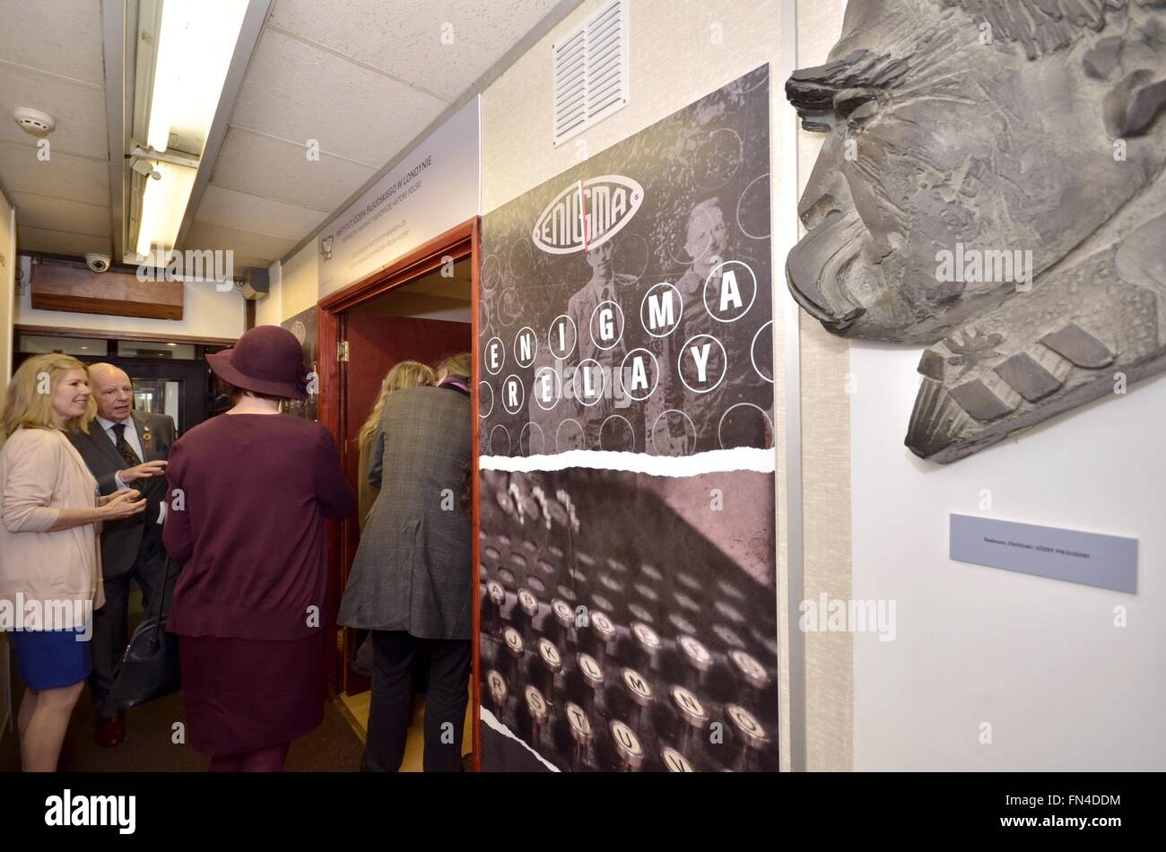 Polish codebreakers 'cracked Enigma before Alan Turing' Diplomats say