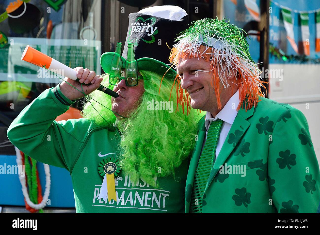 London, Britain. 13th Mar, 2016. Two men pose for photo to celebrate St. Patrick's Day in London, Britain, on March 13, 2016. © Ray Tang/Xinhua/Alamy Live News Stock Photo