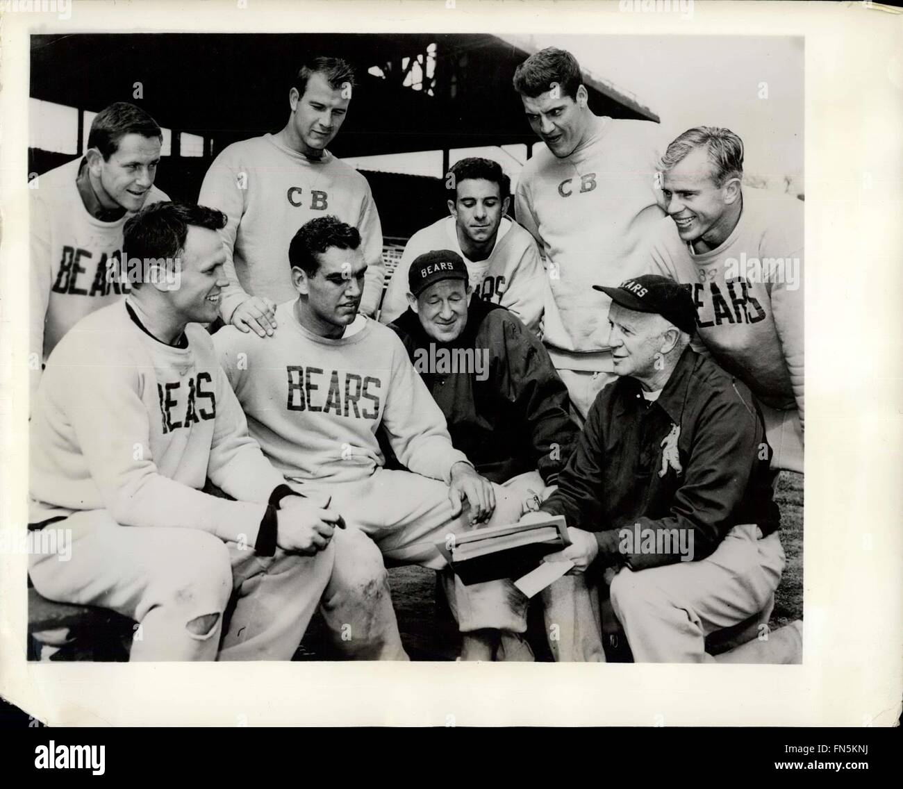 1956 - Catholic Members of Professional Football Team: Chicago: Catholic members of the Chicago ''Bears'' Professional football team get together during practice at Wrigley Field here for an ''Extra ''Skull Session'' om plays. Doing the talking is John Driscoll aka Paddy Assistant Coach (right). Others are, left to right: Seated, Bill Wightkin, George Connor, and Ed Rozy, Trainer. Standing, Bob Williams, Bob Moser, A. Campana, Jack Hoffman, and Steve Romanik, George Halas, head of coach of the team (not shown), also is a Catholic. © Keystone Pictures USA/ZUMAPRESS.com/Alamy Live News Stock Photo