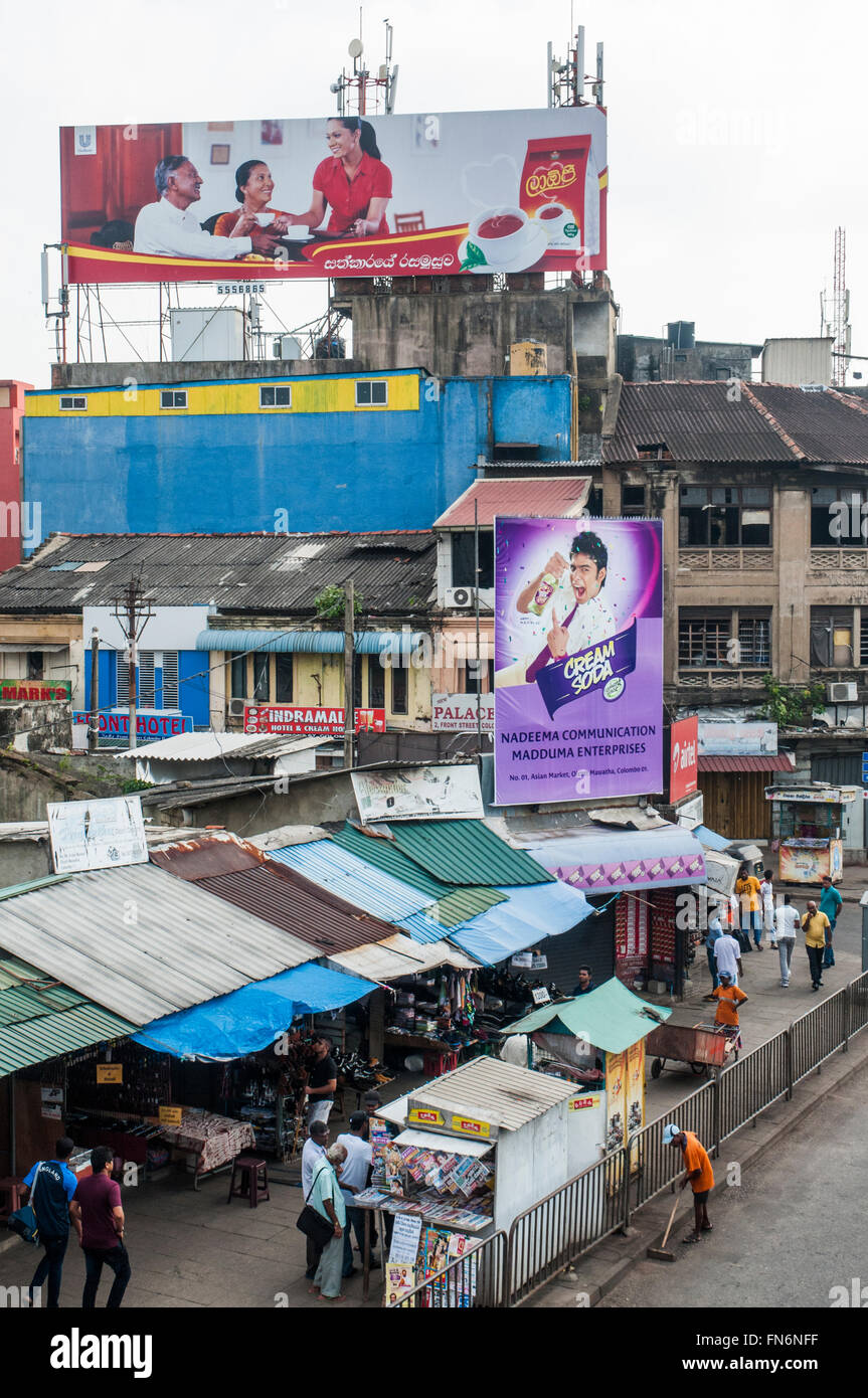 Street scene on Olcott Mawatha, opposite Fort railway station, in the Pettah district of Colombo, Sri Lanka Stock Photo