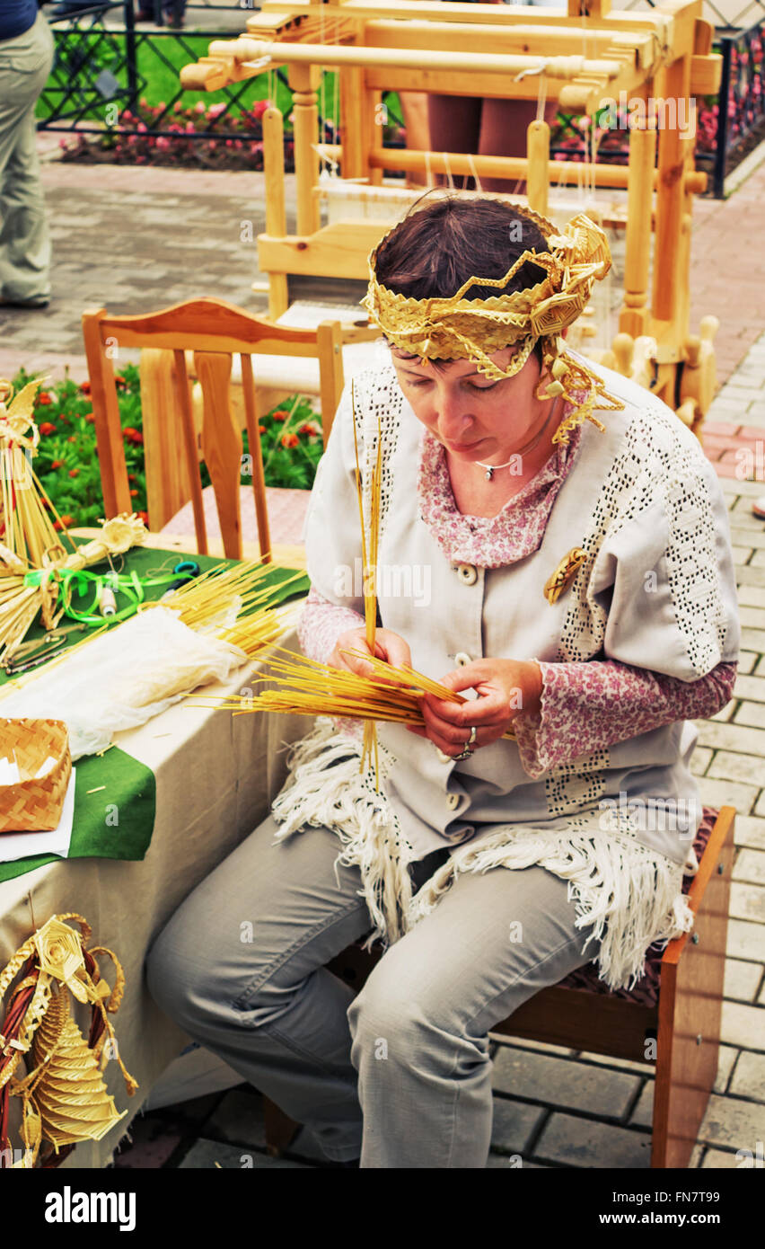 The folk masterwoman and their works. The fair of folk crafts and arts