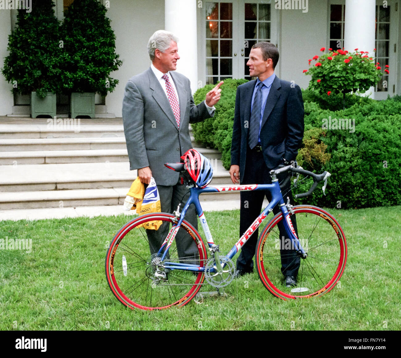 Lance armstrong tour de france 1999 hi-res stock photography and images -  Alamy