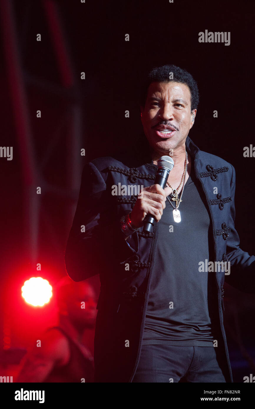 Lionel Richie Performing At Henley Festival Uk 9 July 2015 Stock