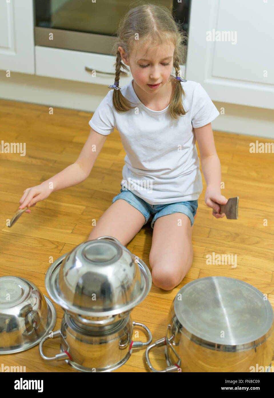 Child pots and pans hi-res stock photography and images - Alamy