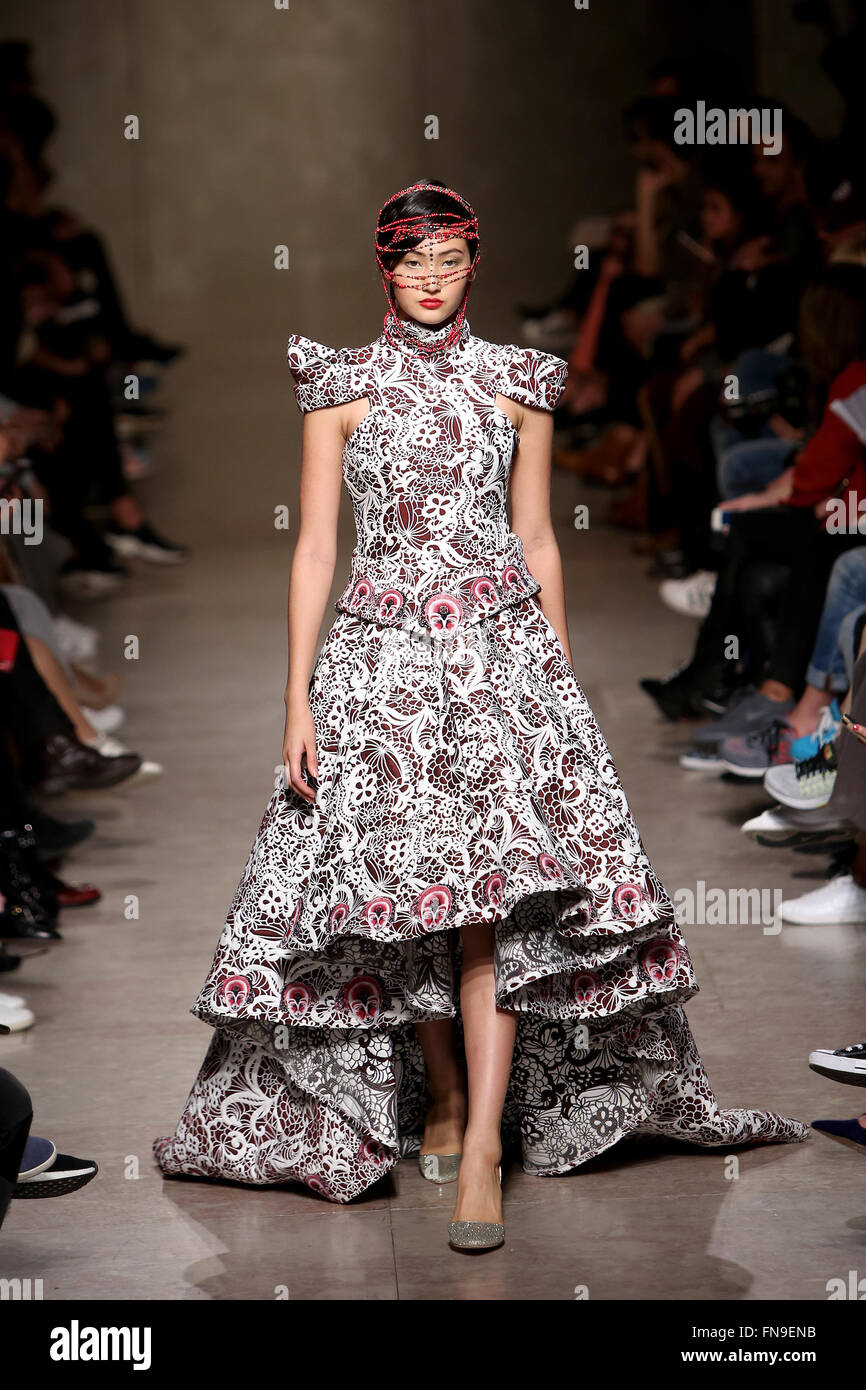 March 13, 2016 - Lisbon, Portugal - A model presents a creation from the Angolan fashion designer Nadir Tati Fall/Winter 2016/2017 collection during the Lisbon Fashion Week on March 11, 2016 in Lisbon, Portugal. (Credit Image: © Pedro Fiuza via ZUMA Wire) Stock Photo