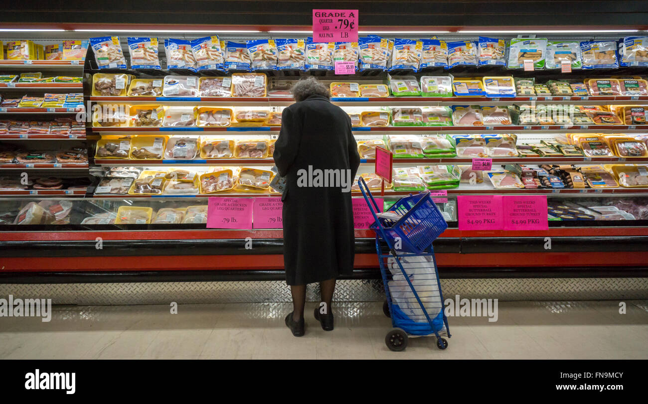 Chicken grocery store packaged hires stock photography and images Alamy