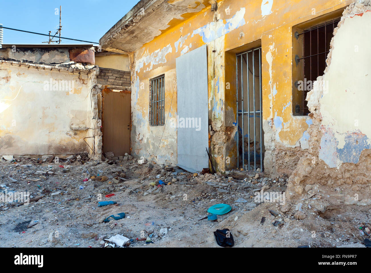House destroyed by earthquake hires stock photography and images Alamy