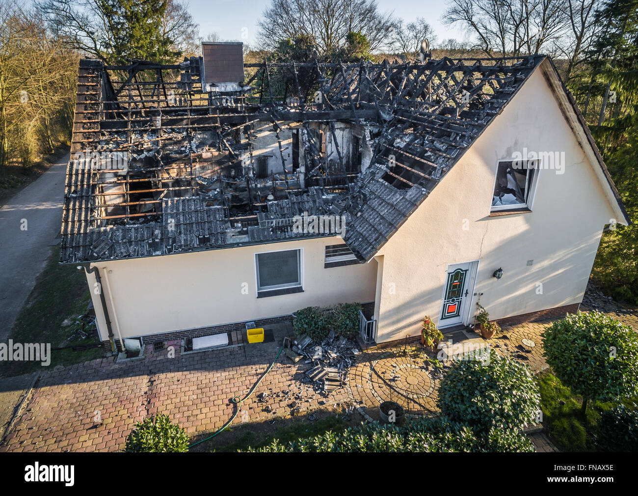 House burned hi-res stock photography and images - Alamy