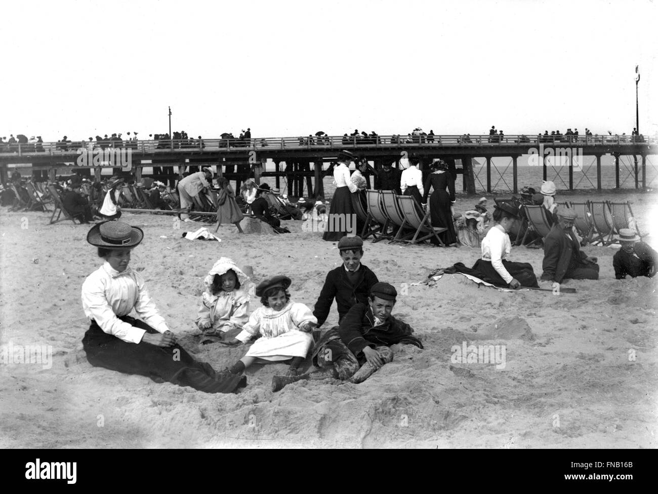 Crowded beach Hastings Sussex 1898 Victorian period days out holidays Britain Uk Stock Photo