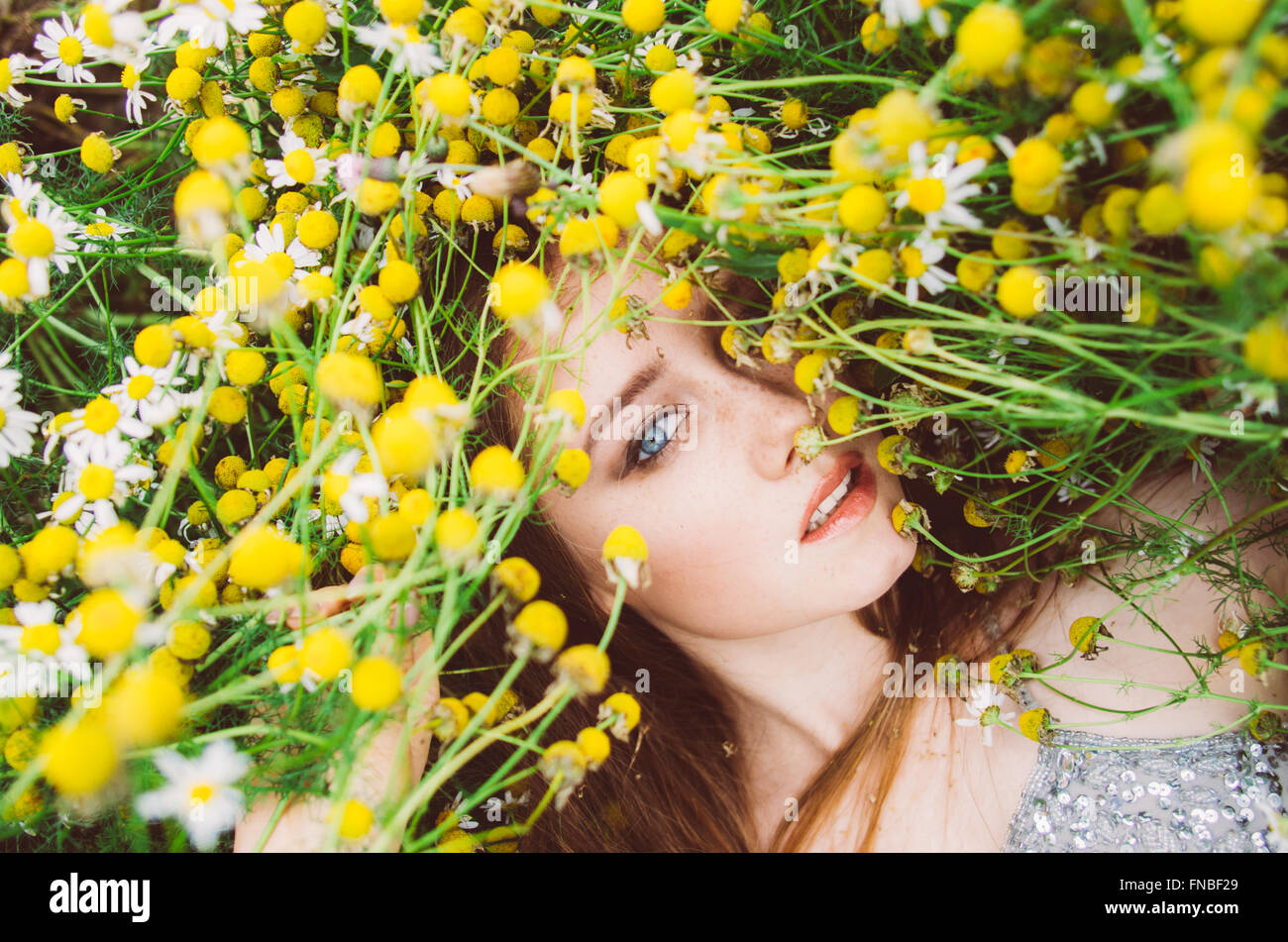 Portrait of young girl in chamomile field Stock Photo - Alamy