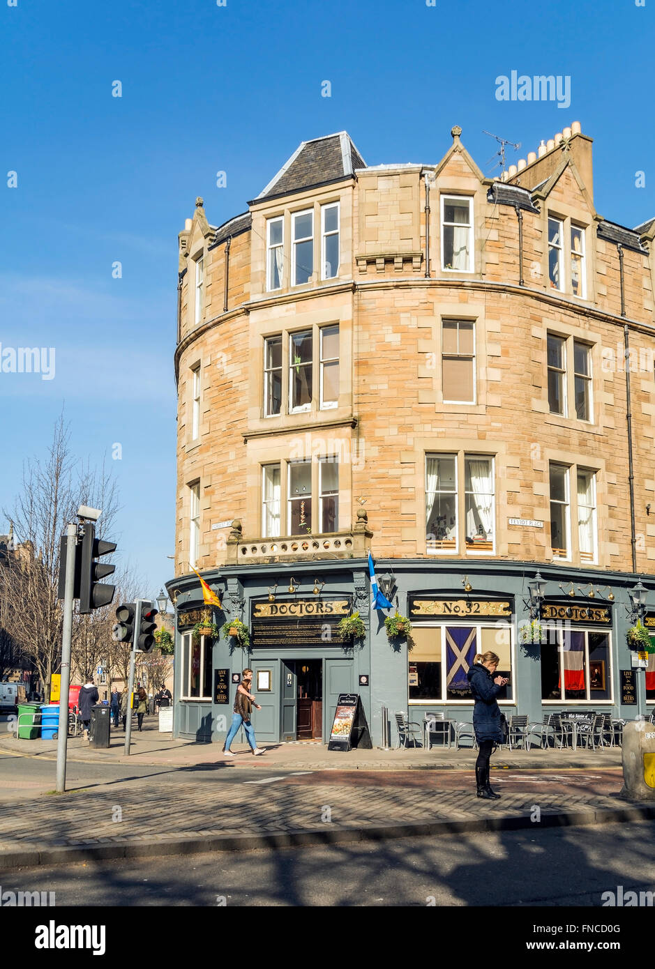 The well known Edinburgh pub 'Doctors' on the corner of Forrest Road, opposite the former medical school and Royal Infirmary. Stock Photo