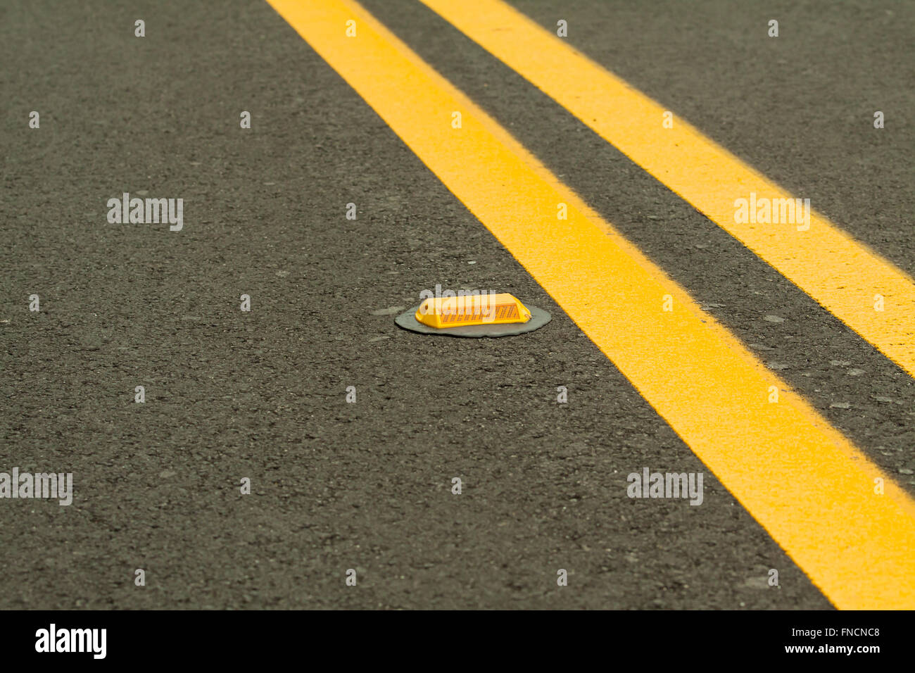 Yellow divider lines hires stock photography and images Alamy
