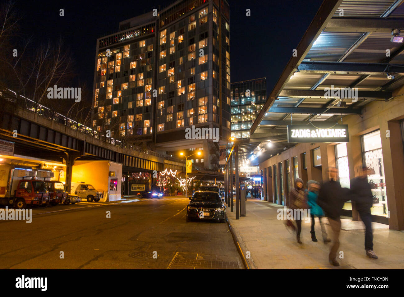 High Line Park New York City Standard hotel Stock Photo - Alamy