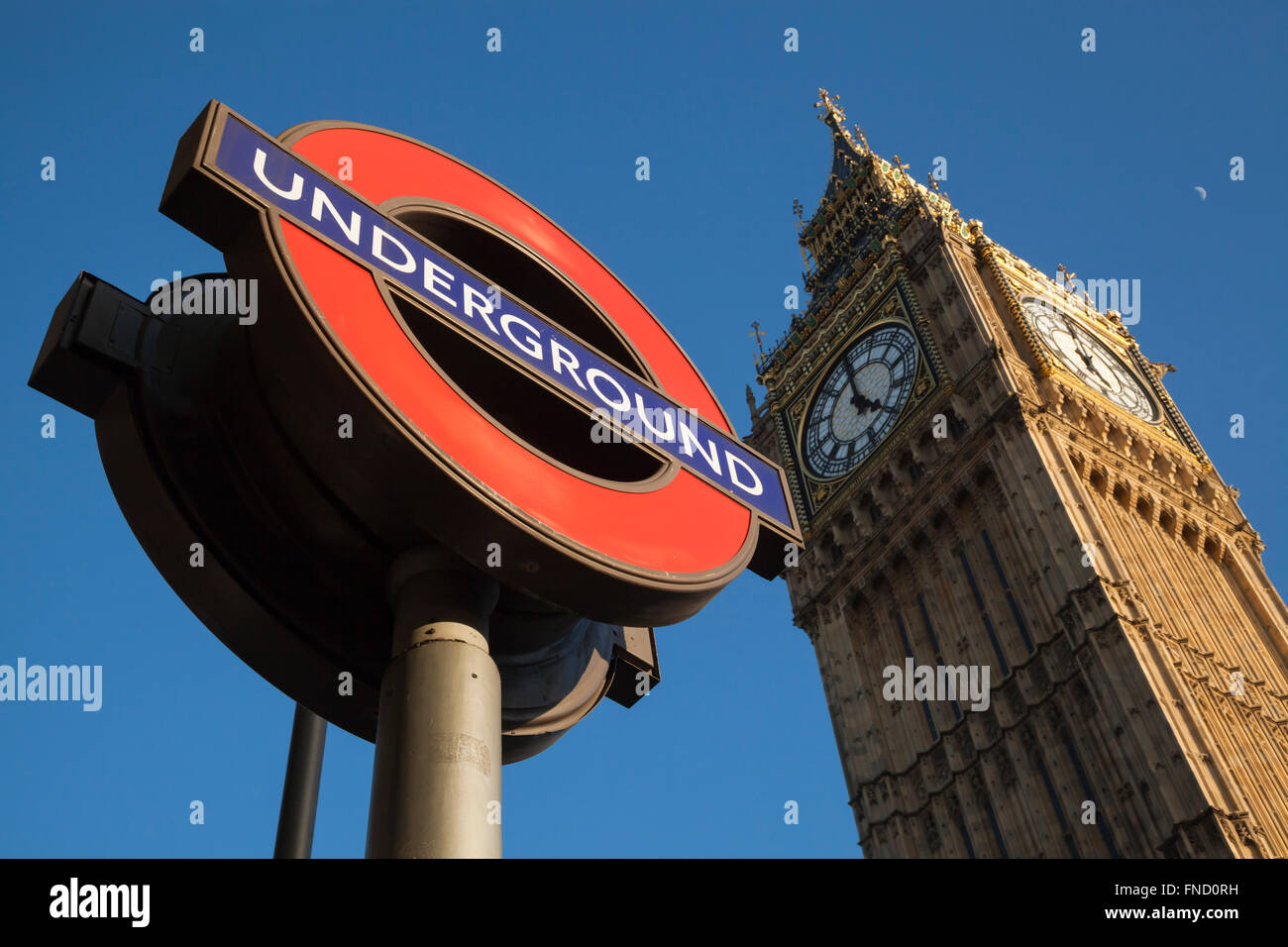 London Underground sign and Big Ben clock tower, Houses of Parliament ...