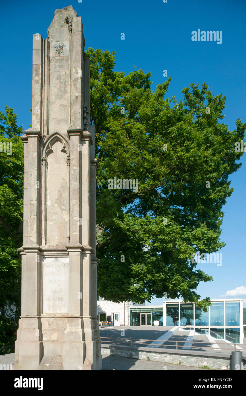 Deutschland, Königswinter, Drachenfels, neugotische Fiale als Landsturmdenkmal für die Kämpfer der Befreiungskriege. Stock Photo