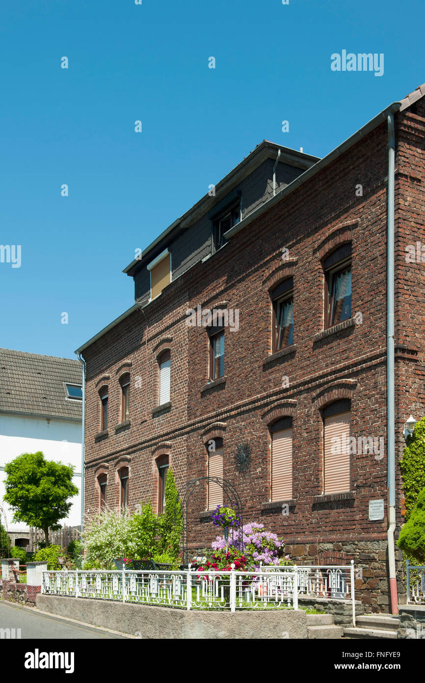 Deutschland, Nordrhein-Westfalen, Rhein-Sieg-Kreis, Windeck-Schladern, Wohnhaus in der Burg-Windeck Strasse Stock Photo