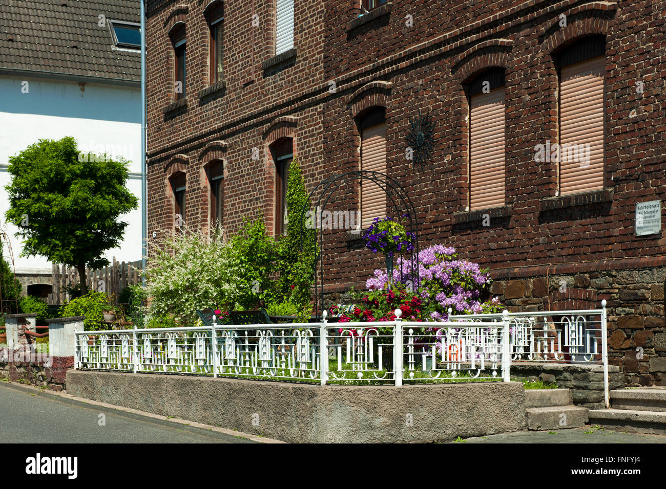 Deutschland, Nordrhein-Westfalen, Rhein-Sieg-Kreis, Windeck-Schladern, Wohnhaus in der Burg-Windeck Strasse Stock Photo