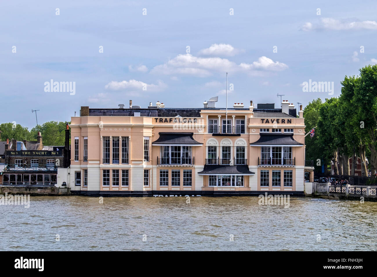 Trafalgar Tavern and The Yacht, Historic traditional riverside pubs and high tide. London, Greenwich Stock Photo