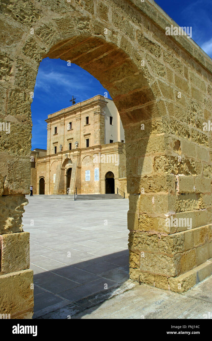 Pietro E Paolo Church, Basilica Pontificia, Through Arch, Capo Santa Maria Di Leuca, Puglia, South Italy Stock Photo