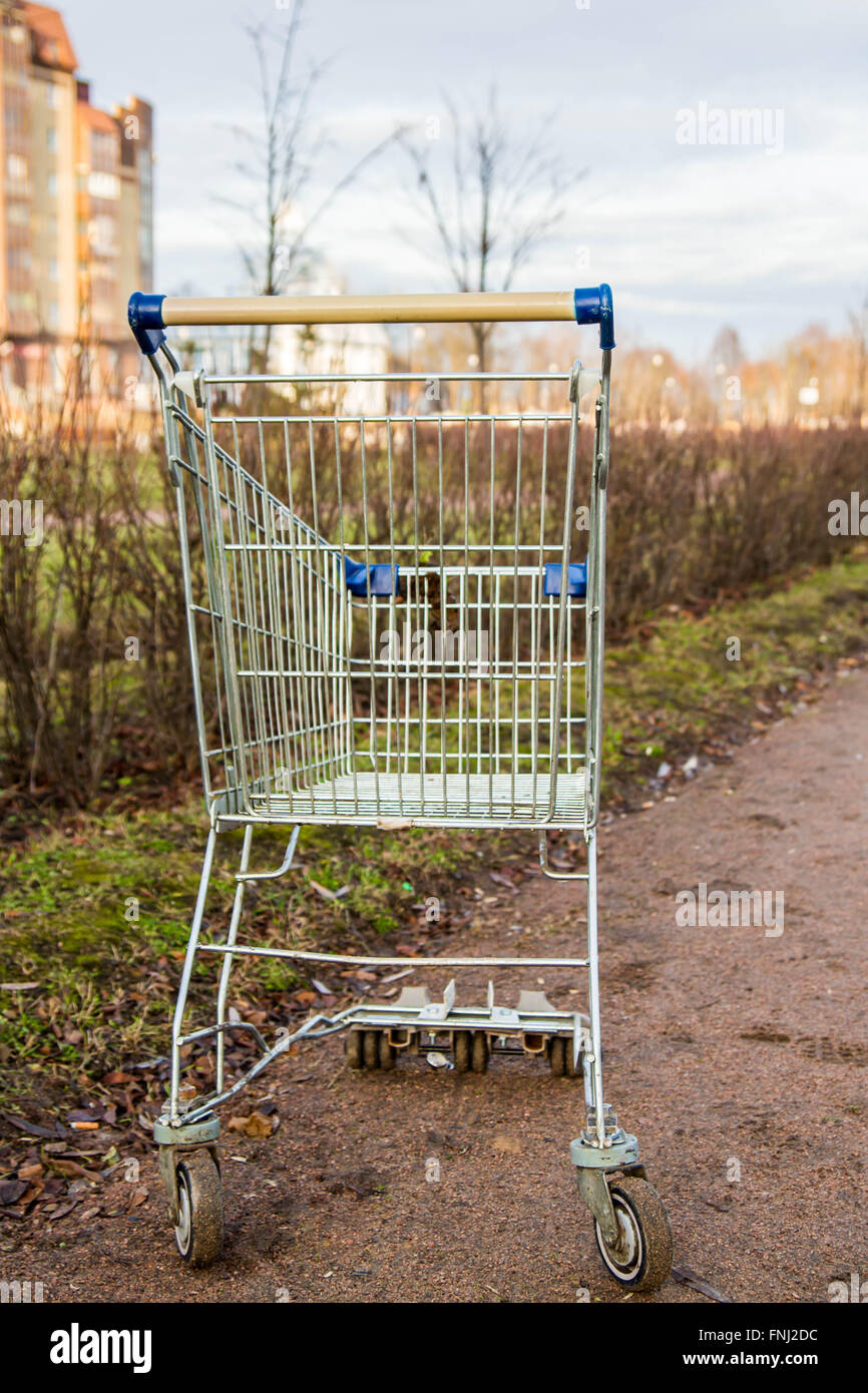shopping cart rolled out in the Park Stock Photo Alamy