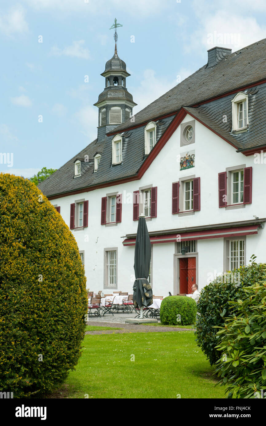 Deutschland, Rhein-Sieg-Kreis, Lohmar, Wahlscheid, Schloss Auel wird als Hotel mit angeschlossenem Golfplatz geführt. Stock Photo