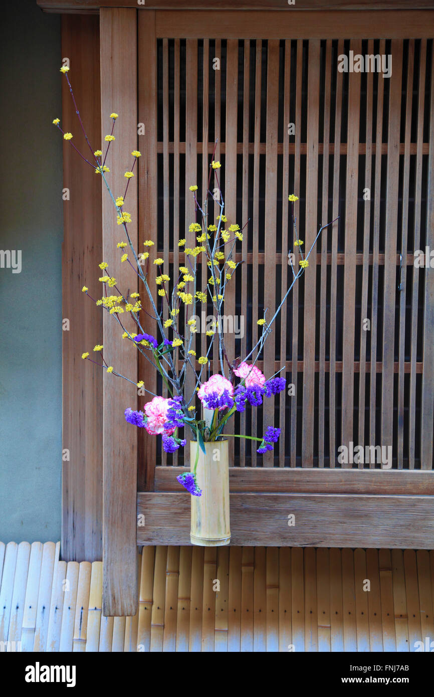 Japan; Kyoto; Gion, window, flower arrangement Stock Photo Alamy