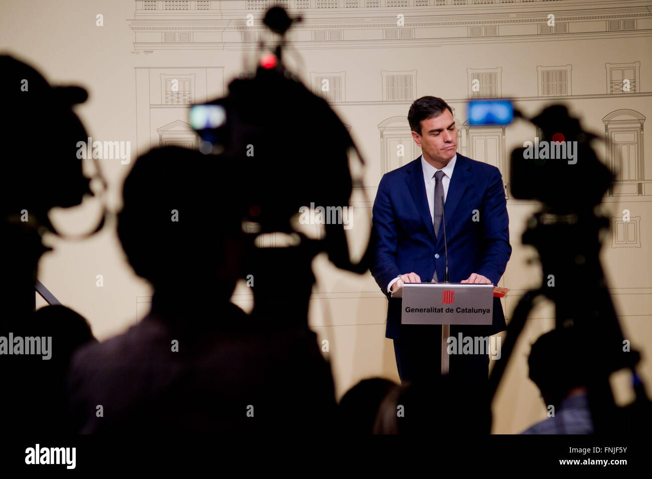 Barcelona, Catalonia, Spain. 15th Mar, 2016. Spain's Socialist party leader Pedro Sanchez addresses journalists during the press conference that was held in the Palau de la Generalitat (Catalan government headquarters) in Barcelona, Spain after meeting with Catalan regional president Carles Puigdemont on 15 March, 2016. Credit:  Jordi Boixareu/ZUMA Wire/Alamy Live News Stock Photo