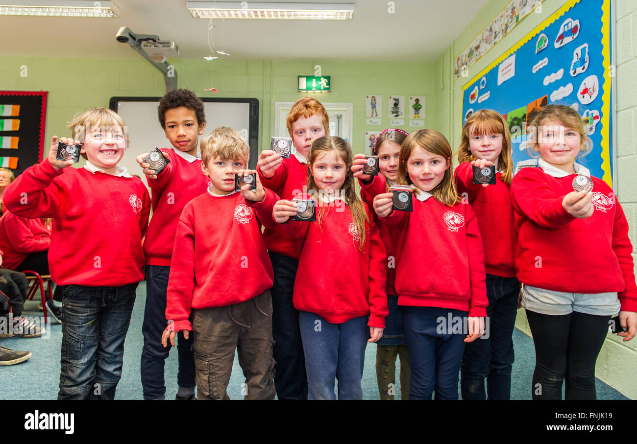 Durrus, Ireland. 15th March, 2016. The pupils of the Junior classroom show the medals they received to mark the occasion of the 100th anniversary of Proclamation Day at St James National School, Durrus, which was held to commemorate the events of 1916. Credit: Andy Gibson/Alamy Live News. Stock Photo