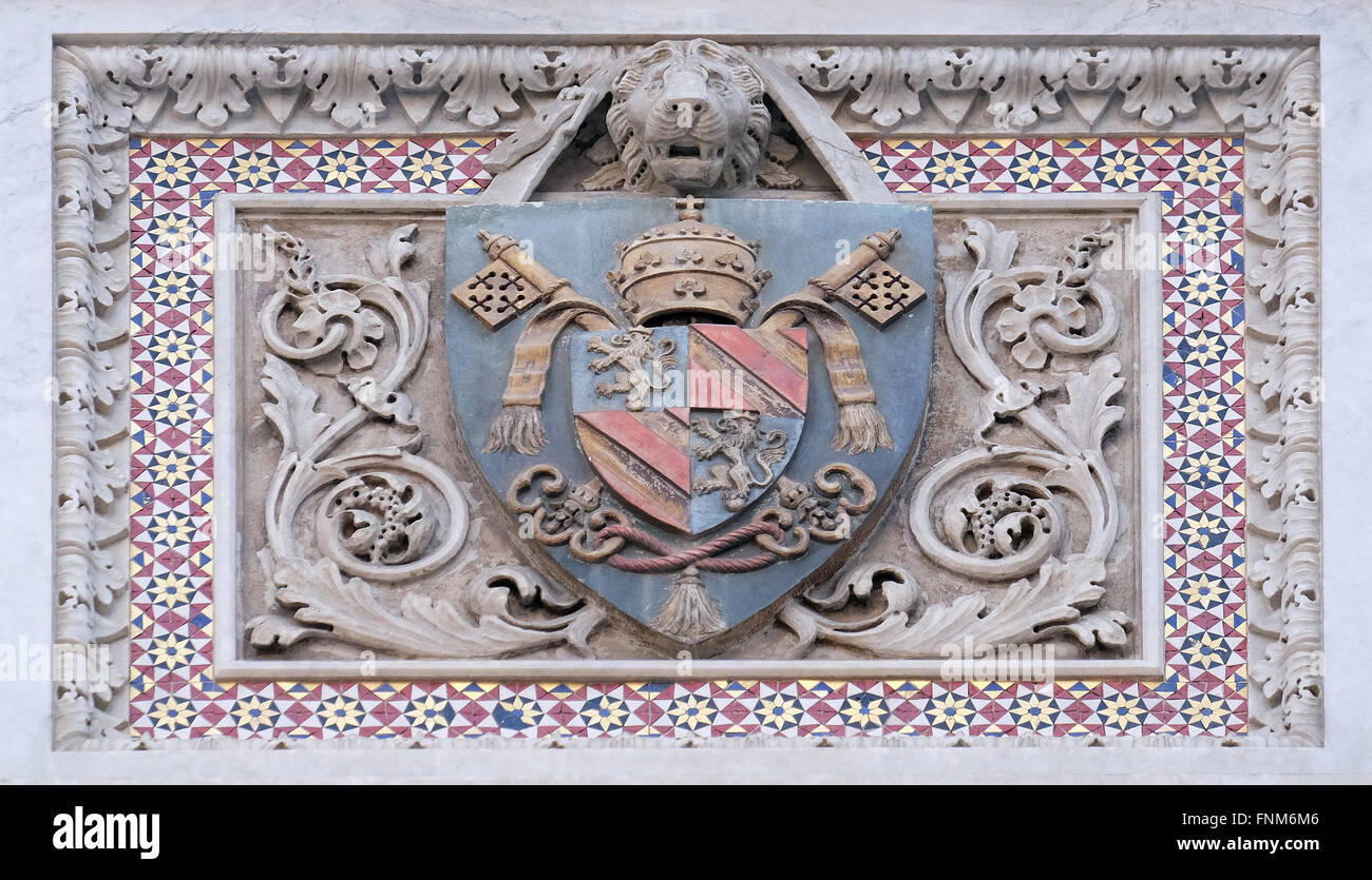 Coats of arms of prominent families that contributed to the facade, Portal of Cattedrale di Santa Maria del Fiore, Florence Stock Photo