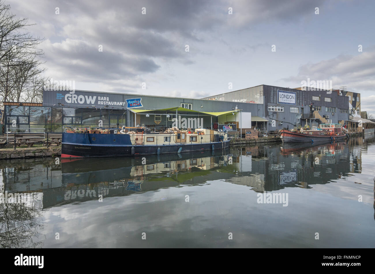 lee navigation canal, London.   canalside bar Stock Photo