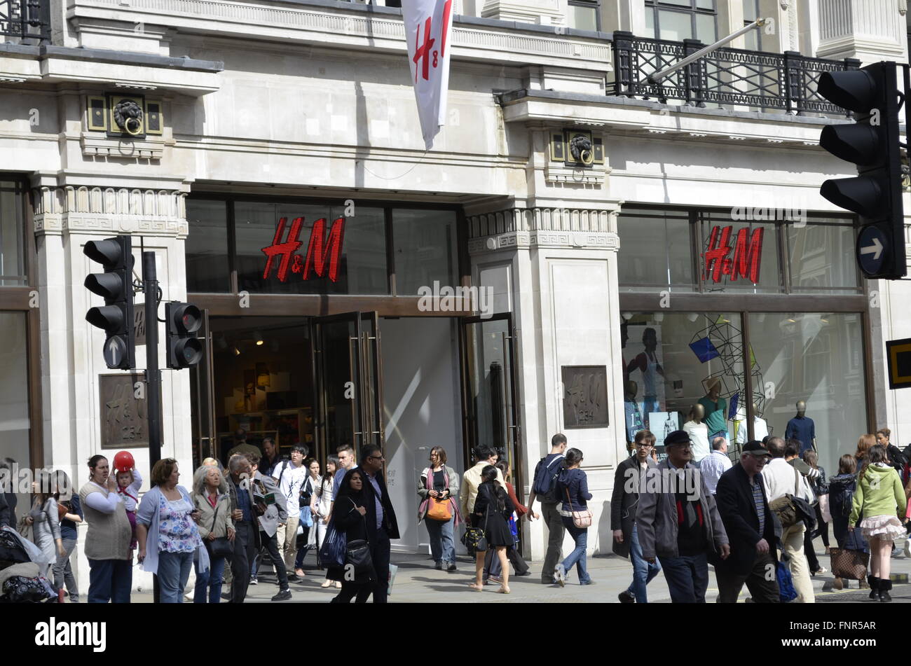 An image from outside of the popular clothes brand H&M Stock Photo Alamy
