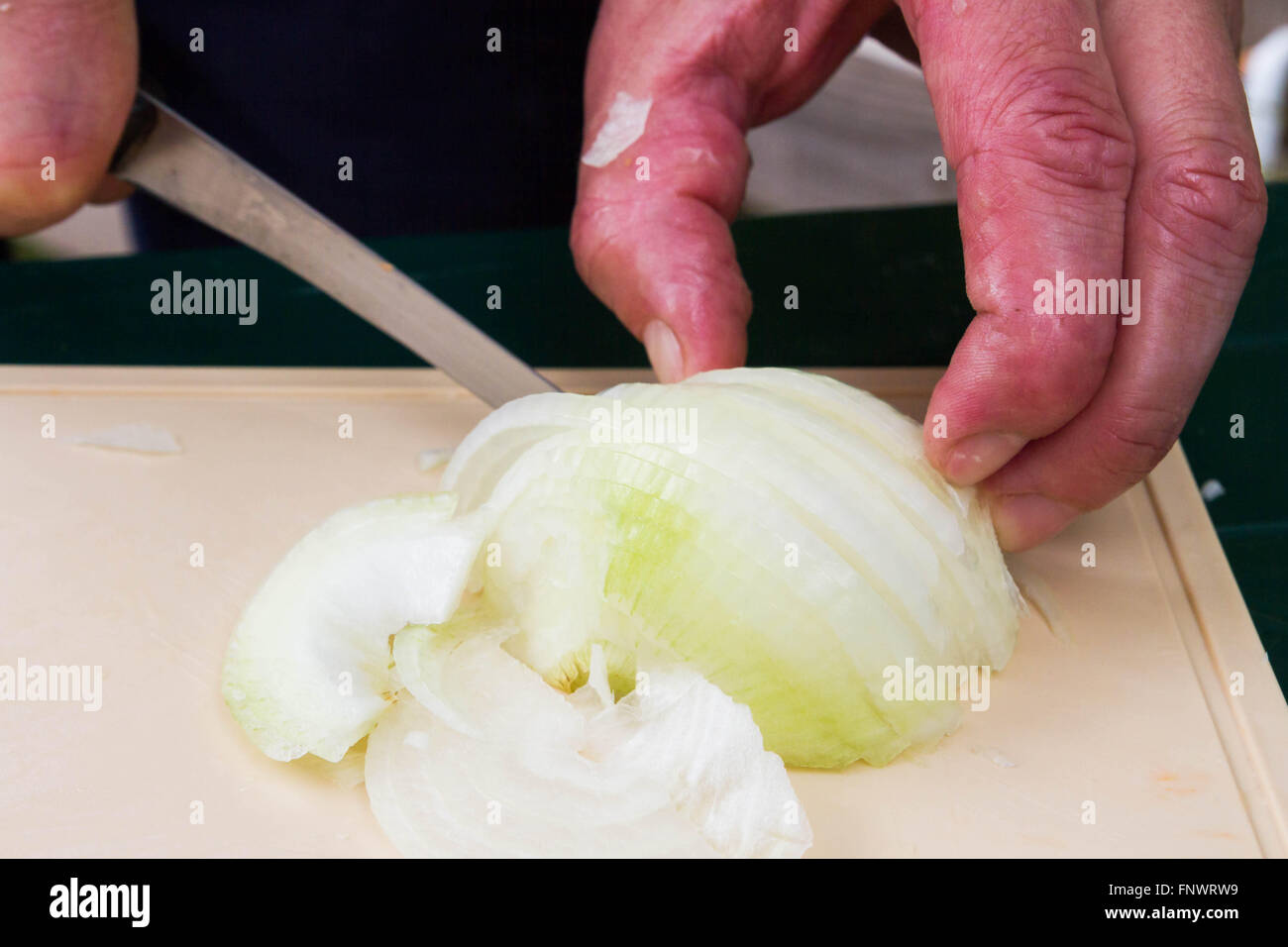 Knife and onion hi-res stock photography and images - Alamy