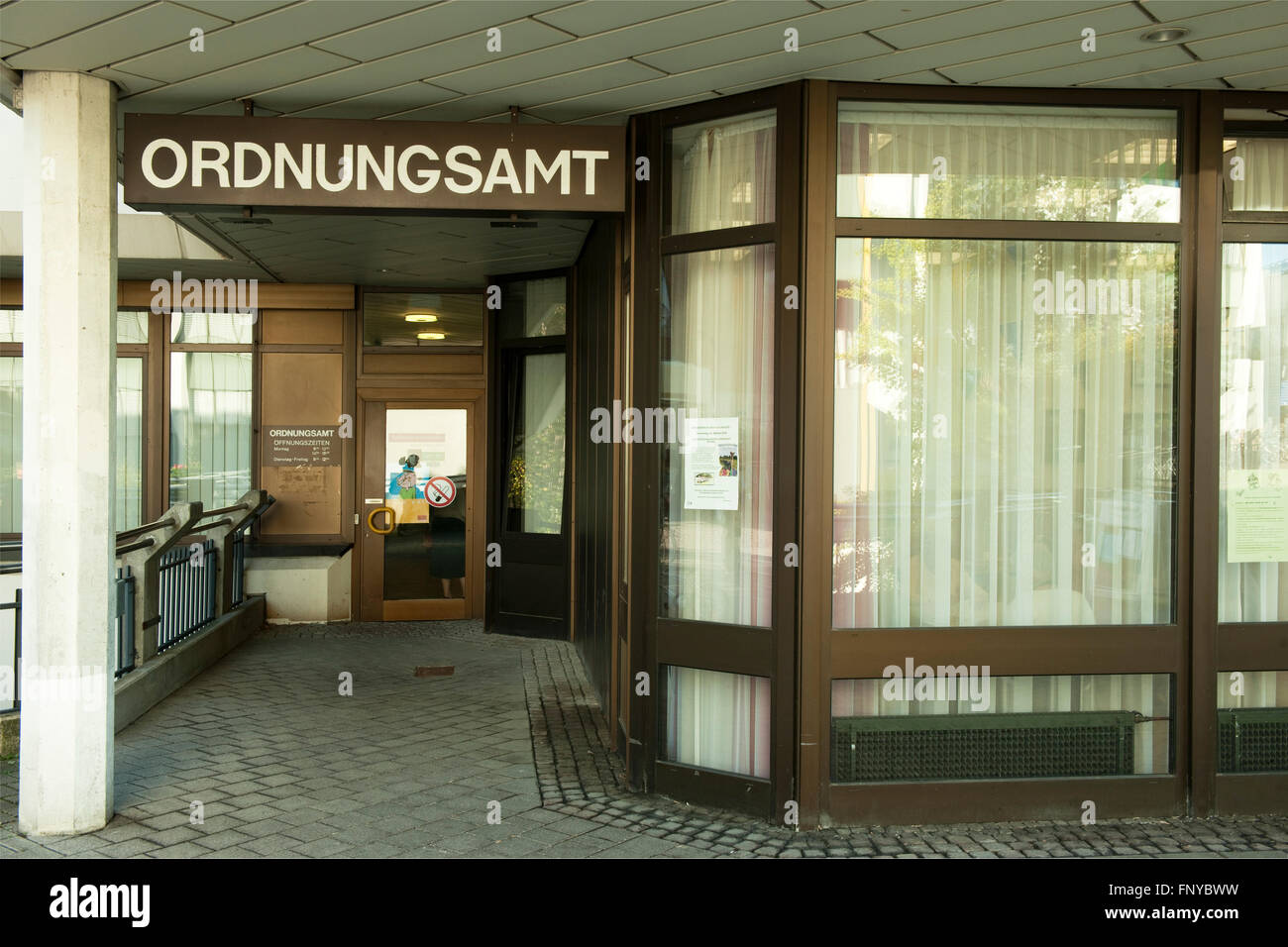 Deutschland, Nordrhein-Westfalen, Rhein-Sieg-Kreis, Sankt Augustin, Rathaus, Ordnungsamt Stock Photo