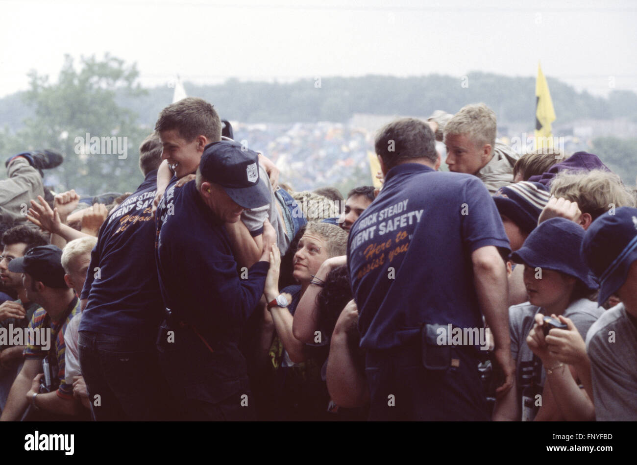 Hole glastonbury 1999 hi-res stock photography and images - Alamy