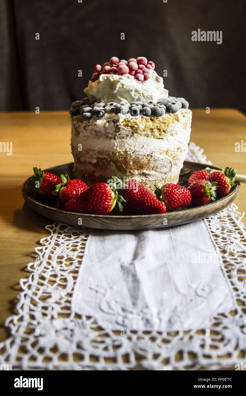 Strawberries for cake hi-res stock photography and images - Alamy