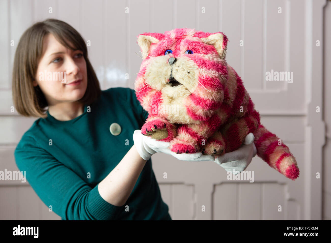 London, UK. 17th March 2016. Curator, Alice Sage holds up the original Bagpuss during a press view of 'The Clangers, Bagpuss & Co.' at the V&A Museum of Childhood in Bethnal Green, London.  The free exhibition runs from 19 March to 9 October 2016 Credit:  London pix/Alamy Live News Stock Photo