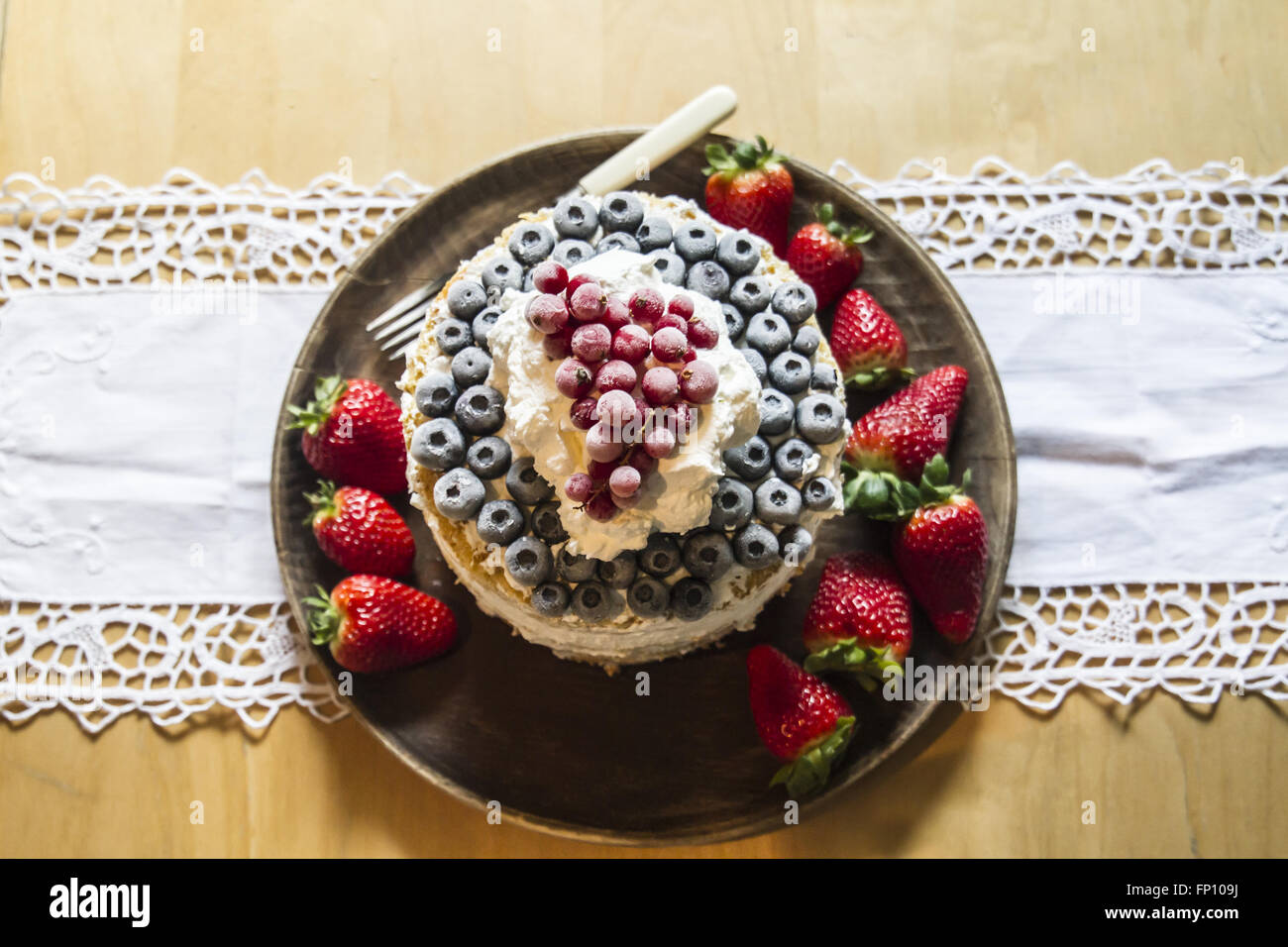 Strawberries for cake hi-res stock photography and images - Alamy