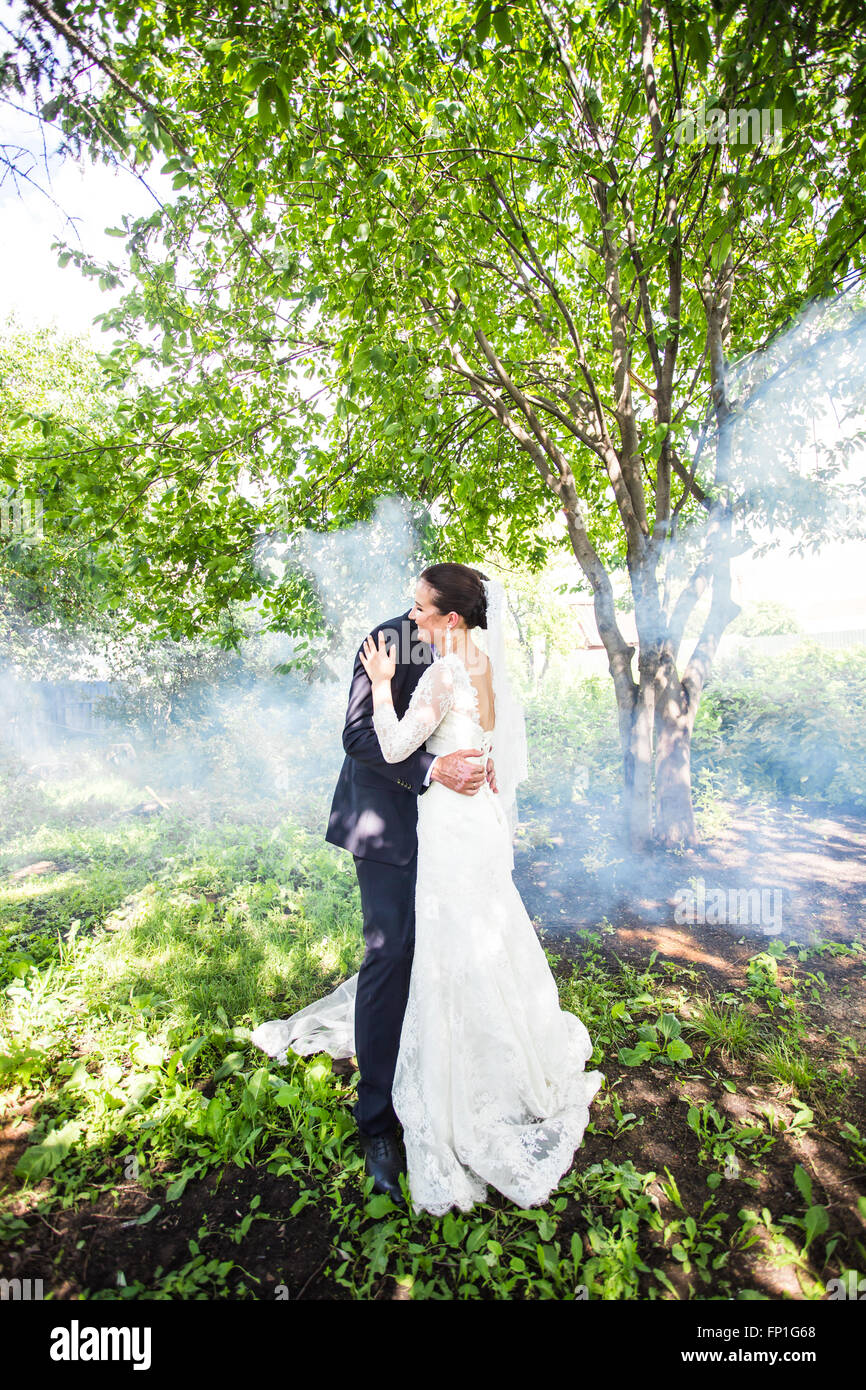 Couple kiss lips sun hi-res stock photography and images - Alamy