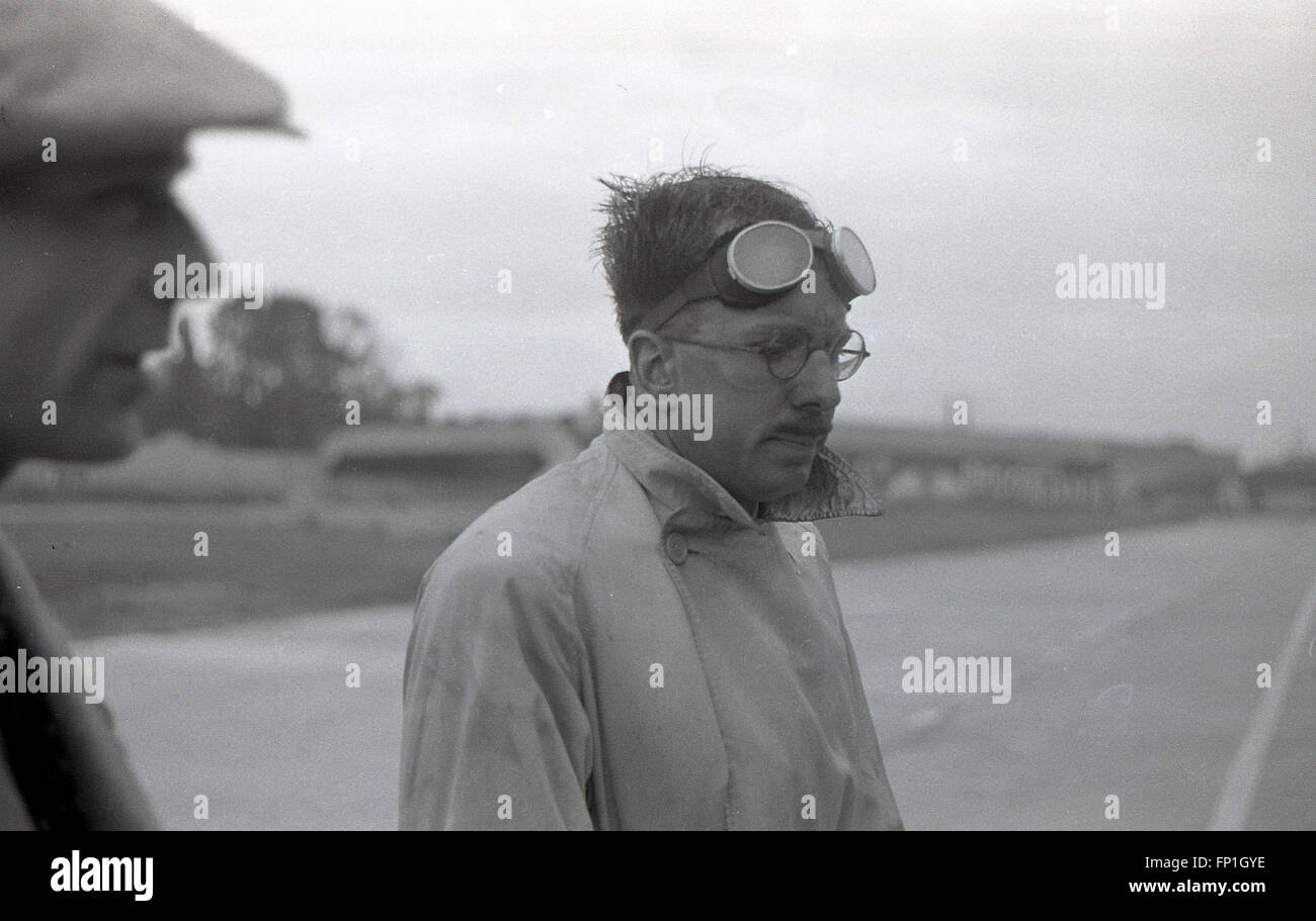 1930s, Historical Picture of famed British privateer racing driver Hugh Curling Hunter in the pit-lane at Brooklands race circuit, in 1907 the world's first purpose-built motor racing circuit, Weybridge, Surrey, England. Hugh Hunter was one of a breed of characters, a gentleman racer of independent means, who dominated the Brooklands racing scene in the 1920s and 1930s. Stock Photo