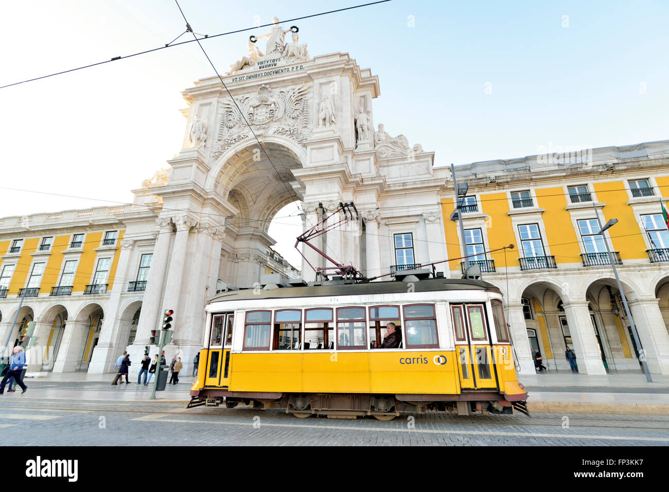 Portugal, Lisbon: Historic tram passing the triumphal arch to Rua Augusta at square Praca do Comercio Stock Photo