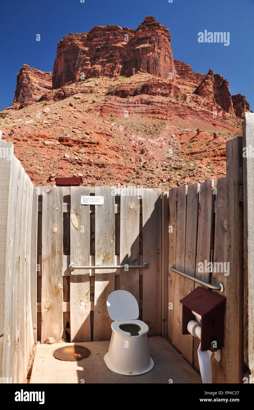 A camping toilet with mountain view in the Colorado valley, Utah, USA Stock Photo